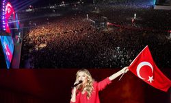 Ankara’da Hadise çıktı! Muhteşem Cumhuriyet konseri