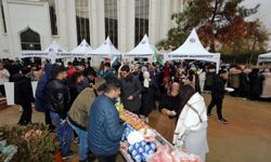 GAÜN’LÜ ÖĞRENCİLER GAZZE İÇİN KERMES DÜZENLEDİ