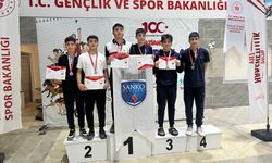 SANKO OKULLARI YÜZMEDE ŞAMPİYON OLDU