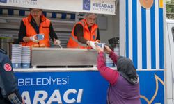 Kuşadası Belediyesi'nin sıcak çorba ikramı başladı