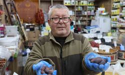 Kırşehir'de Ramazan hareketliliği: Hurma tezgahlardaki yerini aldı