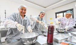 Mersin'de kan portakallı lokum üretildi