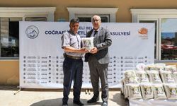Başkan Arslan üretime destek için coğrafi işaretli Çameli fasulyesini çiftçiyle buluşturdu