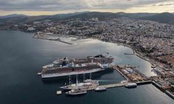 Kuşadası'na 4 kruvaziyerle 6 bin turist geldi
