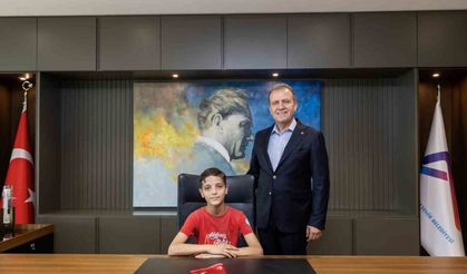 Başkan Seçer, makam koltuğunu öğrencilere bıraktı