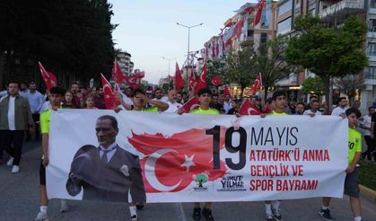 Gaziantep’te 19 Mayıs "Bayraklı Gençlik Yürüyüşü" ile kutlandı