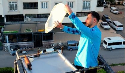 Kilis katmeri gökyüzünde açıldı: Metrelerce yüksekteki vincin sepetinde katmer açtı