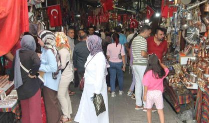 Aşırı sıcağa rağmen Gaziantep turist akınına uğruyor