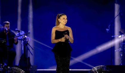 Merve Özbey memleketi Erzurum’da rüzgâr gibi esti