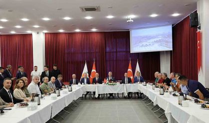 Ticaret Bakanı Ömer Bolat, gıda toptancıları ile bir araya geldi