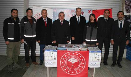 Vatandaşları bilgilendirmek için pazarda 'Sağlık için Balık' konulu stant kuruldu