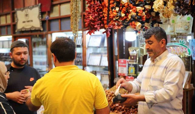 Gaziantep’te bayram yoğunluğu esnafın yüzünü güldürdü