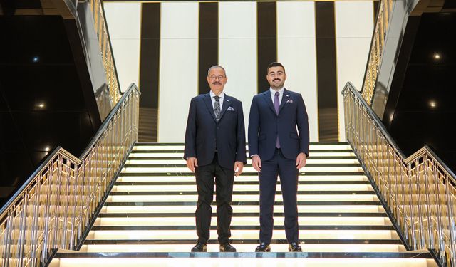 Bu sayımızda Kapak Konuklarımız; Adil Sani Konukoğlu ve Yiğitcan Konukoğlu