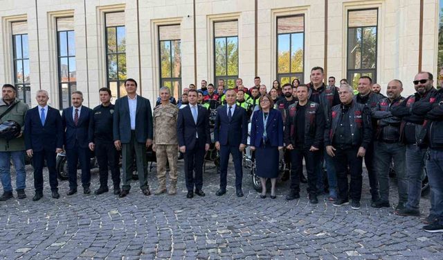 "Kebap dumansız, motor kasksız olmaz" sloganıyla kask farkındalığına dikkat çekildi