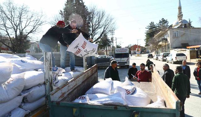 Büyükşehir'den 2025 yılında hayvancılığa 503 bin 625 kg yem desteği