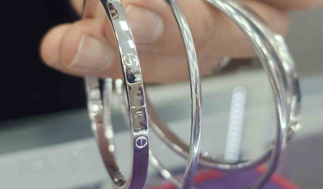 Fiyatlardaki artışlar, yatırım ve düğün takılarını değiştirdi: Altın bileziklerin yerini gümüş bilezikler alıyor