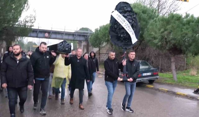 TORKU'ya siyah tabutlu eylem