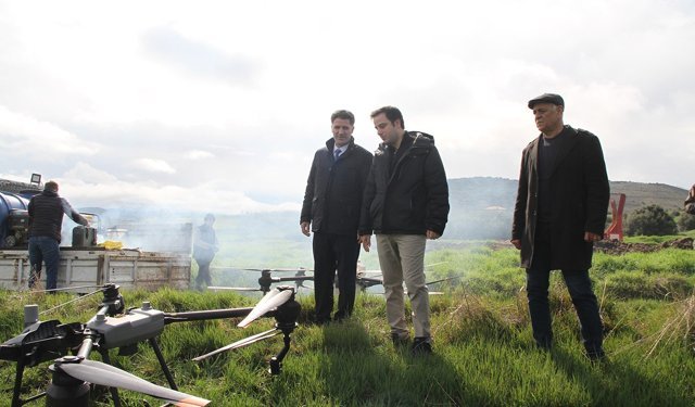 Kaymakam Altuntaş drone ile gübreleme çalışmalarını inceledi