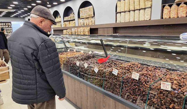 Ramazan'ın vazgeçilmezi hurmaya yoğun ilgi