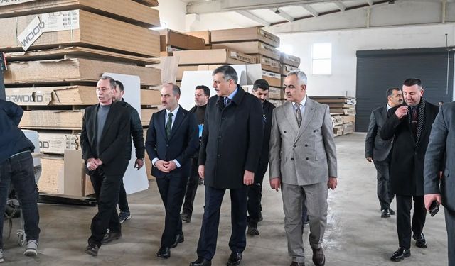 Vali Çiftçi Oltu'da işletmeleri ziyaret etti