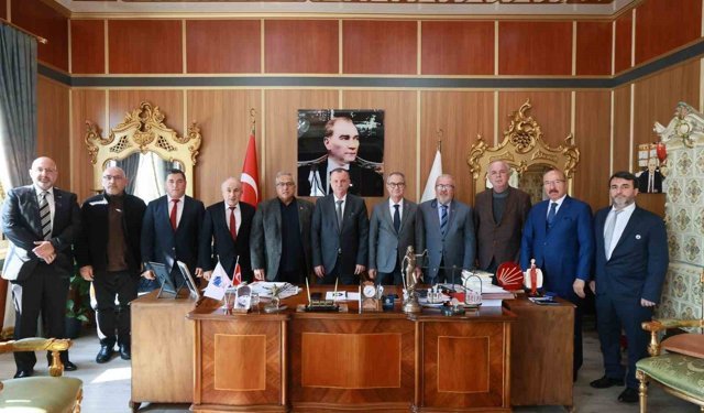 Yunusemre'de dışarıdan gelen stantlara kapılar kapandı