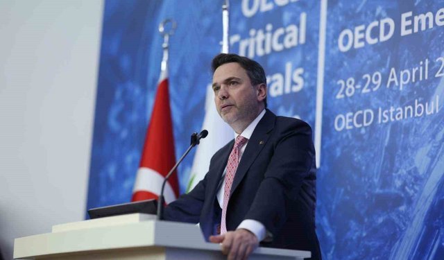 Bakan Bayraktar: ''Türkiye'nin enerji dönüşümünün kalbinde kritik mineraller var''