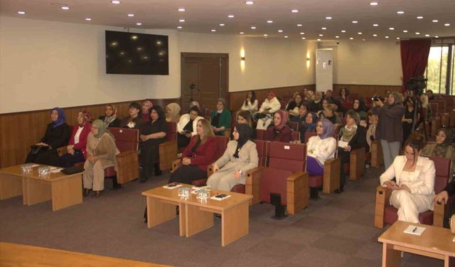Erzurum'da 'Zirvede kadın var' programı düzenlendi