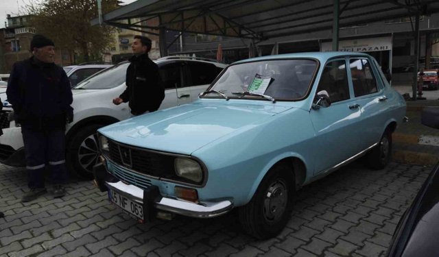 Yarım asırlık klasik otomobil 210 bin liraya yeni sahibini buldu