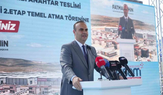 Bakan Kacır: 'Türkiye olarak tarih sahnesine eskisinden çok daha kuvvetli ve çok daha iddialı çıkıyoruz'