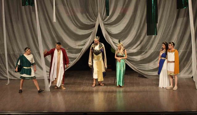 EGİAD Tiyatro Kulübü'nden anlamlı gece