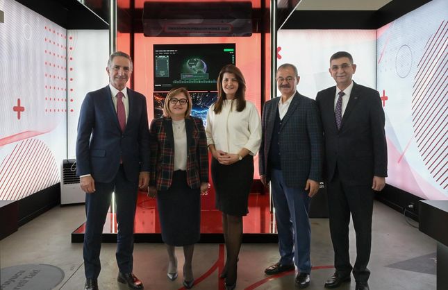 "Vodafone Business Tech Hub Teknoloji Merkezi", Gaziantep Organize Sanayi Bölgesi'nde açıldı.