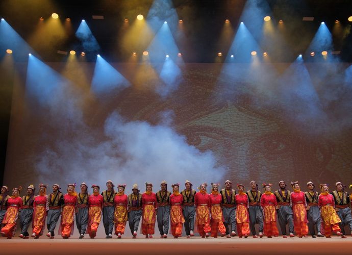 ANADOLU MOTİFLERİ DANSA YANSIDI