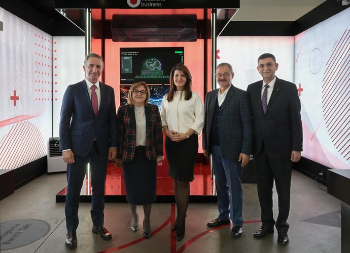 "Vodafone Business Tech Hub Teknoloji Merkezi", Gaziantep Organize Sanayi Bölgesi'nde açıldı.