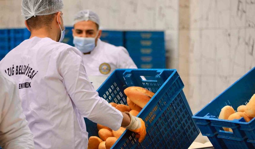 Elazığ'da halk ekmek 53 noktada vatandaşlarla buluşuyor