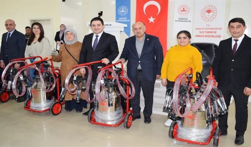 128 yetiştirici süt sağım makinesi ile buluştu