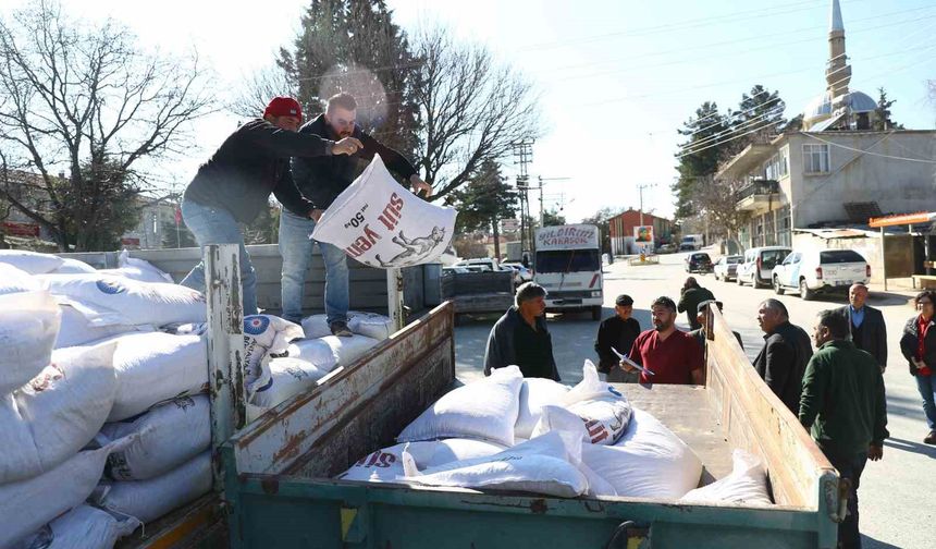 Büyükşehir'den 2025 yılında hayvancılığa 503 bin 625 kg yem desteği