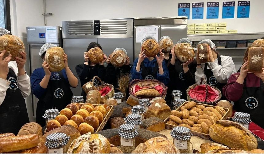 Geleceğe mayalanan eller