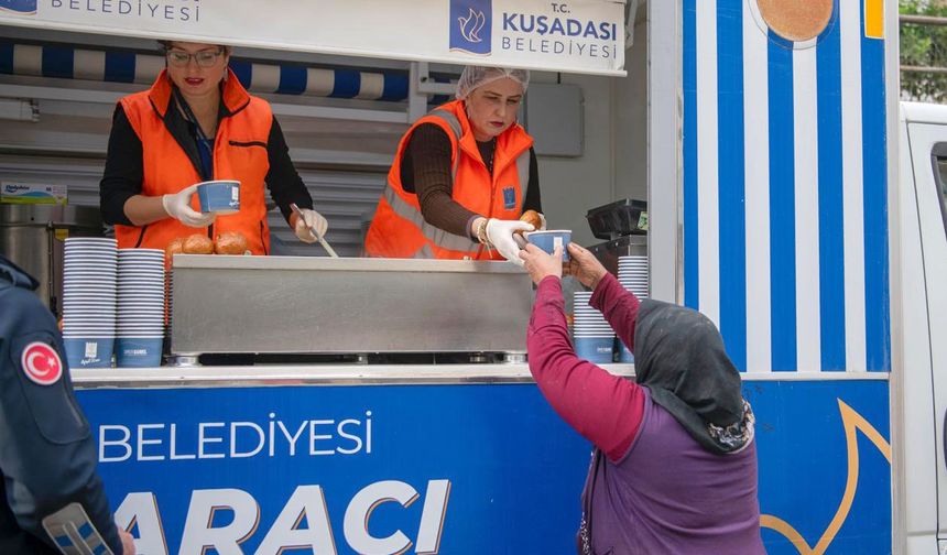 Kuşadası Belediyesi'nin sıcak çorba ikramı başladı