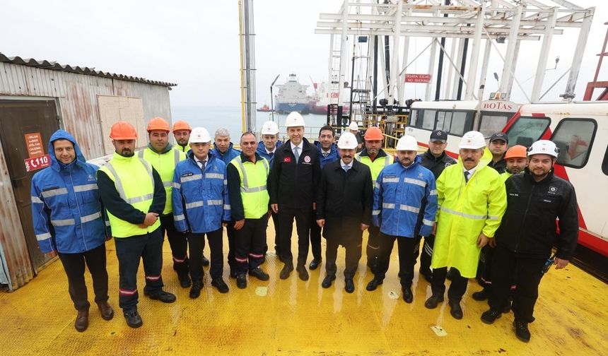 Bakan Bayraktar: 'Günlük 200 milyon metreküplük bir gazı gemilerle alır hale geleceğiz'