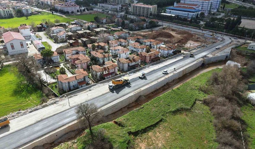 Büyükşehir'den Kötekli ve Yeniköy'e 3 Bin 700 metrelik sıcak asfalt