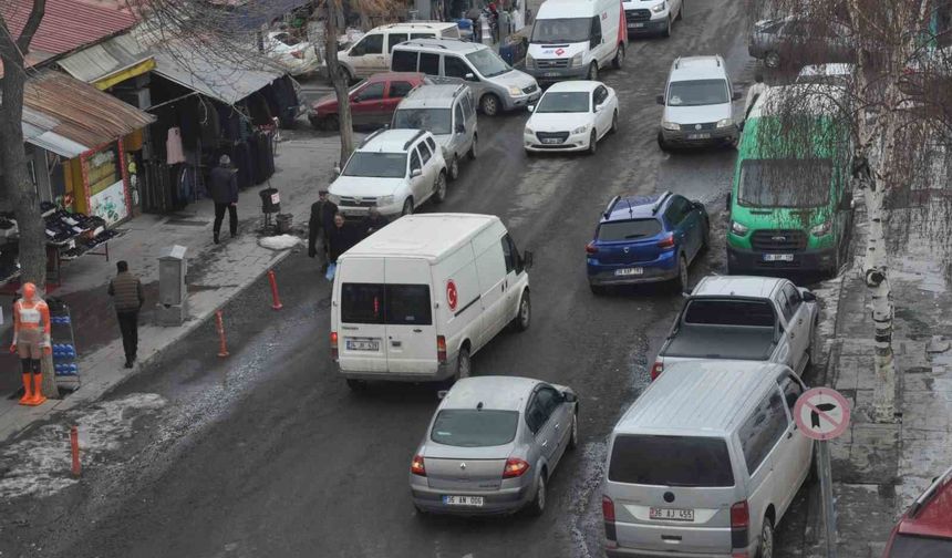 Kars'ta araç sayısı 54 bin 967'ye ulaştı, trafikte yoğunluk arttı