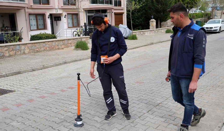 Altın değil, su kaçağı arıyorlar