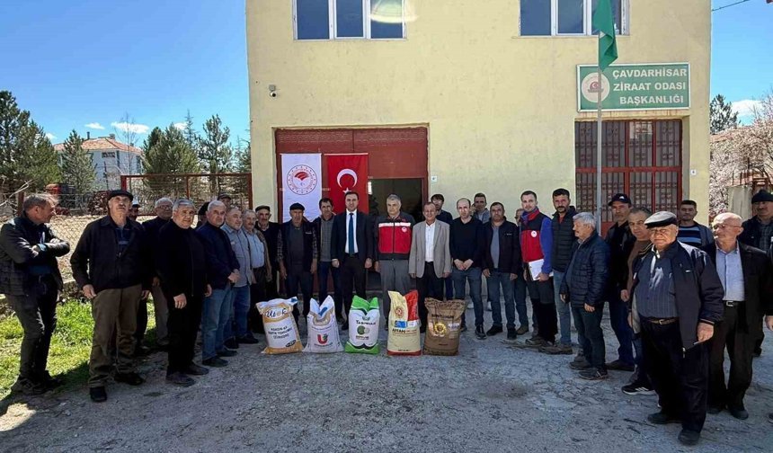 Çavdarhisar'da çiftçilere yüzde 50 ve yüzde 75 hibeli tohum dağıtıldı