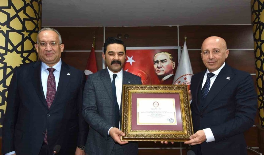 Doğu Anadolu İhracatçılar Birliği Başkanı Ömer Madırlı, mazbatasını aldı