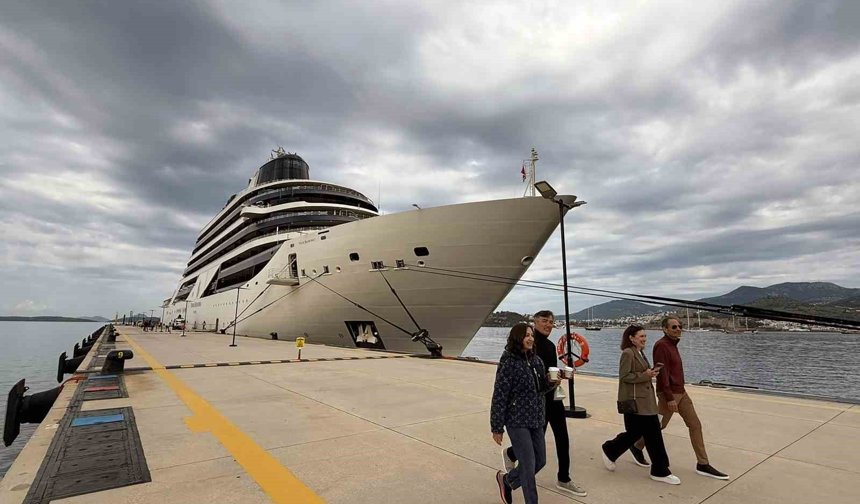 Four Seasons 1 137 yolcu ile Bodrum'a geldi