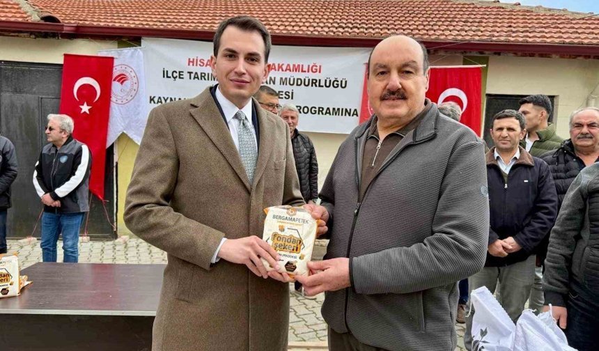 Hisarcık'ta arı üreticilerine fondan şekeri, çiftçilere korunga tohumu dağıtıldı