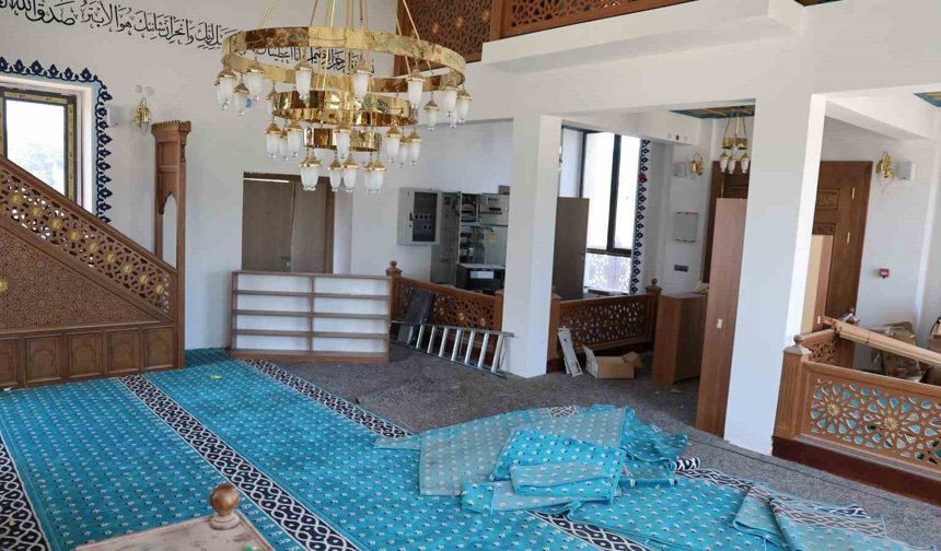 İbadete açılmadan harabeye döndü