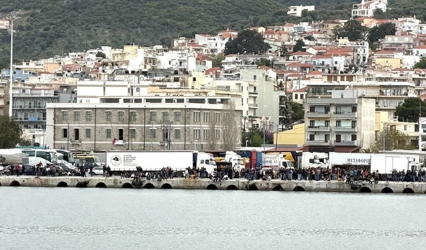 Midilli gümrüğü çarşamba gününe kadar kapalı