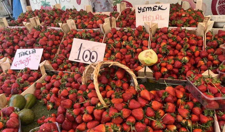 Yaz meyveleri pazar tezgahlarında yerini aldı