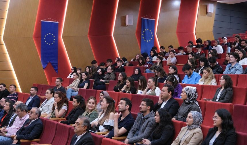 Avrupa fırsatları üniversite öğrencileriyle buluştu